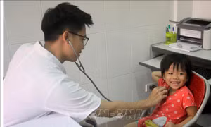 Khám sàng lọc bệnh tim bẩm sinh cho khoảng 2.000 trẻ dưới 16 tuổi     