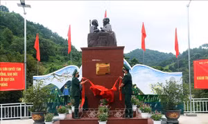 Khánh thành Tượng đài 'Bác Hồ với chiến sĩ Biên phòng'