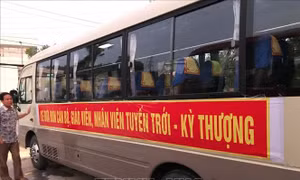 Quảng Ninh: Khai trương tuyến xe buýt chở giáo viên ở hai xã vùng cao