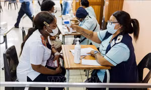 Những người từng nhiễm biến thể tại Nam Phi miễn nhiễm với các biển thể khác