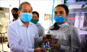 Bàn giao 25 nhà cho hộ nghèo thuộc dự án di dân khu vực I kinh thành Huế
