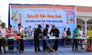 Ngày hội bánh chưng xanh đón Xuân biên cương ở xã biên giới Ia Đal