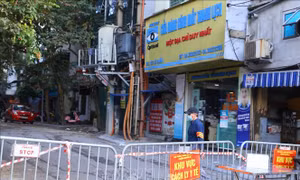 Hà Nội phong tỏa nhiều hộ dân phường Nguyễn Du sau khi ghi nhận các ca mắc COVID-19