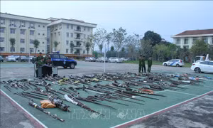 Thu hồi nhiều vũ khí, vật liệu nổ, công cụ hỗ trợ và pháo