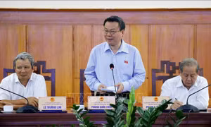 Phó Chủ tịch Quốc hội Phùng Quốc Hiển làm việc tại Thừa Thiên - Huế