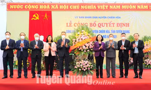 Đồng chí Trương Thị Mai dự lễ công bố xã Kiên Đài đạt chuẩn nông thôn mới 