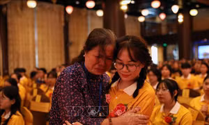 Vu lan báo hiếu tại chùa Tam Chúc thu hút hàng ngàn tăng ni, phật tử tham dự