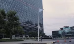 Trụ sở Liên hợp quốc tại Geneva treo cờ rủ để tưởng nhớ ông Kofi Annan
