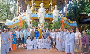 Cộng đồng người Việt Nam tích cực hưởng ứng các phong trào do Lào phát động