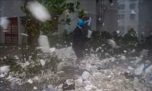 Mưa lớn do bão Mangkhut tiếp tục 'càn quét' các tỉnh miền Nam Trung Quốc