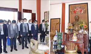 Chủ tịch Quốc hội Vương Đình Huệ đến viếng Nữ tướng Nguyễn Thị Định