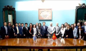 Kỷ niệm 25 năm thiết lập quan hệ ngoại giao Việt Nam-Uruguay 