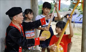 Người cựu chiến binh đam mê truyền thụ tình yêu âm nhạc dân tộc 