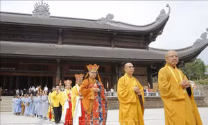 Vesak 2019: Lễ cầu nguyện âm siêu dương thái