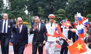 Lễ đón Thủ tướng Liên bang Nga Dmitry Medvedev thăm chính thức Việt Nam
