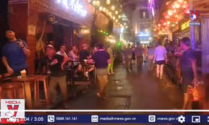 Vỉa hè Hà Nội lại bị lấn chiếm