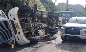 Thông xe trên đường Hồ Chí Minh sau một đêm gián đoạn 