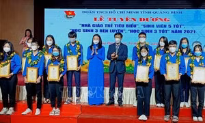 Quảng Bình tuyên dương Nhà giáo trẻ tiêu biểu, 'Sinh viên 5 tốt'