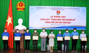 Cần Thơ biểu dương thanh niên tình nguyện trong phòng, chống COVID-19 