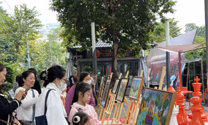 Triển lãm tranh thiếu nhi 'Hà Nội trong mắt em' tại Phố Sách Hà Nội