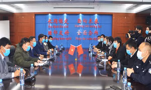TP Móng Cái, Quảng Ninh hỗ trợ vật tư y tế cho TP Đông Hưng, Trung Quốc