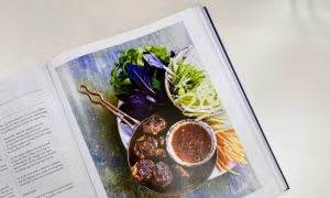 Bún chả được lưu danh trong cẩm nang ẩm thực mừng Đại lễ Bạch kim của Nữ hoàng Anh