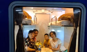 Độc đáo chuyến tàu hỏa charter đầu tiên tuyến Hà Nội - Quảng Bình
