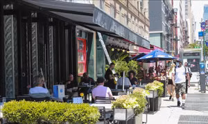 Mở cửa lại giai đoạn 3, New York vẫn yêu cầu thực hiện nghiêm giãn cách xã hội