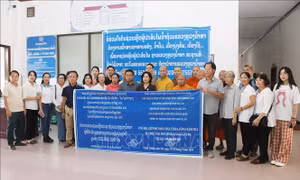 Cộng đồng người Việt Nam tại Lào ủng hộ người dân Luang Namtha khắc phục hậu quả thiên tai