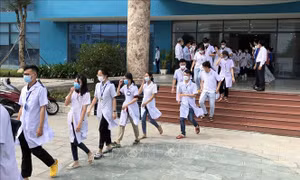 220 cán bộ, sinh viên ĐH Y Dược Cần Thơ hỗ trợ chống dịch tại Sóc Trăng, Cần Thơ