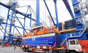 Tàu container đầu tiên cập Cảng container Quốc tế Tân Cảng - Hải Phòng