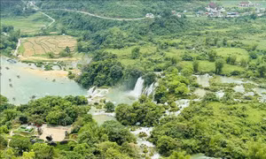 Du khách ưa chuộng các tour du lịch qua biên giới dịp nghỉ lễ 30/4-1/5