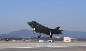 Hàn Quốc diễn tập tiếp nhiên liệu trên không với máy bay tiêm kích tàng hình F-35A