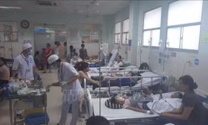 55 trẻ ngộ độc thực phẩm do nhiễm khuẩn tụ cầu vàng từ chà bông gà