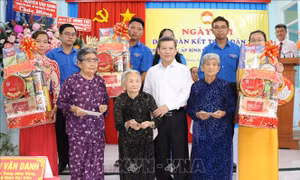 Đặt nhân dân làm trung tâm, chủ thể của mọi chủ trương, chính sách