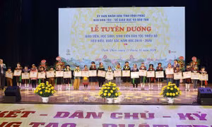 Tuyên dương giáo viên, học sinh dân tộc thiểu số tiêu biểu, xuất sắc
