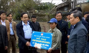 Thăm, tặng quà người dân Quảng Bình chịu ảnh hưởng của bão lũ