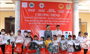 Nhiều hoạt động hỗ trợ người dân và học sinh có hoàn cảnh khó khăn