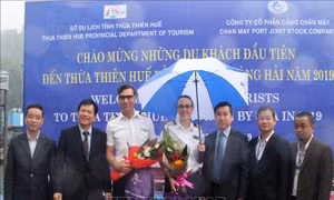 Đón những du khách quốc tế đầu tiên đến Thừa Thiên - Huế bằng đường hàng hải