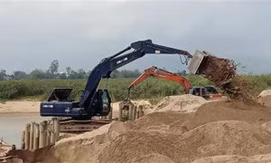 Mật phục bắt 'cát tặc' trên sông Hồng