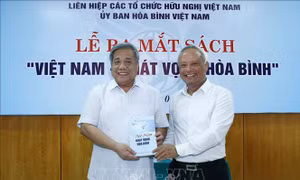 Ra mắt sách 'Việt Nam - khát vọng hòa bình'