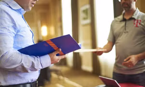 Sau hàng loạt cơn bão, số người xin trợ cấp thất nghiệp tại Mỹ tăng vọt