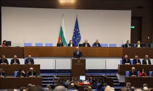 Chính trường Bulgaria dậy sóng trước thềm gia nhập eurozone