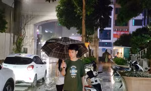 Hà Nội đón ‘cơn mưa vàng’ giải nhiệt sau chuỗi ngày nóng như chảo lửa