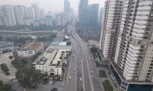 Đường phố Hà Nội 'vắng tanh' khi cấm xe tải vào nội đô