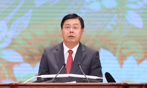 Quyền Bộ trưởng Bộ Nội vụ Nguyễn Tiến Hải báo cáo về công tác chăm lo người có công với cách mạng.