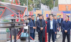 Không gian văn hóa nghệ thuật được tổ chức khu vực hồ Hoàn Kiếm phục vụ du khách dịp Tết Nguyên đán.