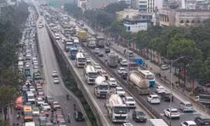 Bến xe Hà Nội đông nghịt người, đường Vành đai 3 tắc không lối thoát
