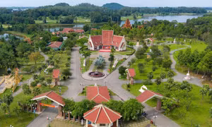 Làng Văn hóa - Du lịch các dân tộc Việt Nam nhìn từ trên cao.