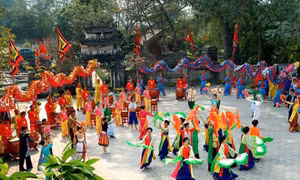 Nhiều hoạt động văn hóa đặc sắc trong 3 ngày giỗ Đức Thánh Tản Viên Sơn.
